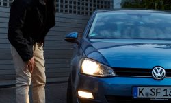 Sehen und gesehen werden: Autobeleuchtung regelmäßig kontrollieren