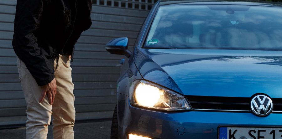 Sehen und gesehen werden: Autobeleuchtung regelmäßig kontrollieren